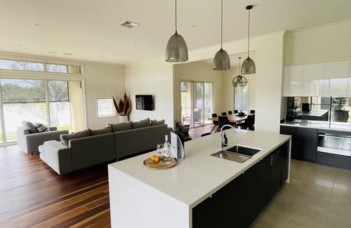 Gol Gol House | Riviera Villa Holiday Home