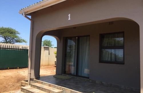 Lavumisa Bed & Breakfast | ROADSIDE B&B