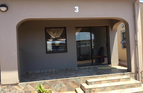 Lavumisa Bed & Breakfast | ROADSIDE B&B