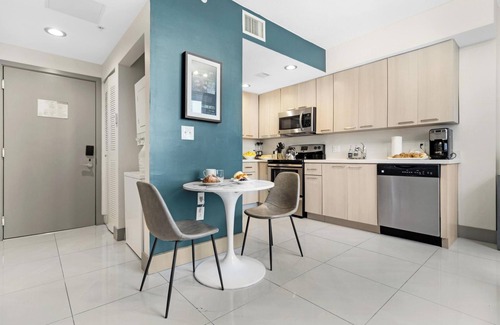 Brickell Apartment | Roami at Habitat Brickell | Gym | Combo #82