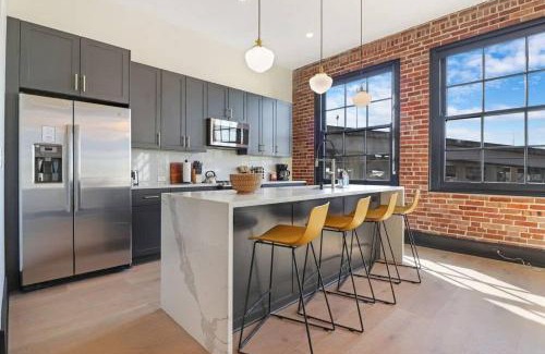 Arts/Warehouse District Apartment | Roami at The Lola Near Bourbon St 3BR #58