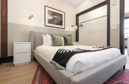 Arts/Warehouse District Apartment | Roami at The Lola Near Bourbon St 3BR #59