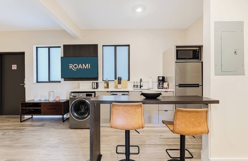 Midtown Apartment | Roami at The Palace | 2 Bedroom | Queen #10