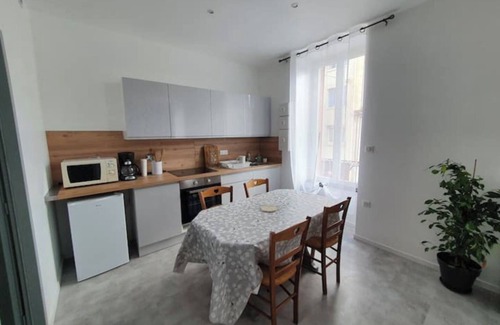 Roanne House | Roanne center, renovated apartment.