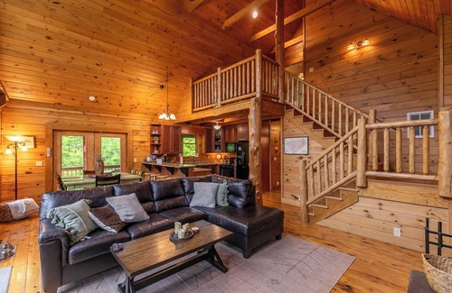 Frank Cabin | Roaring Creek Lodge - Newland log cabin, hot tub, pool table, fire pit
