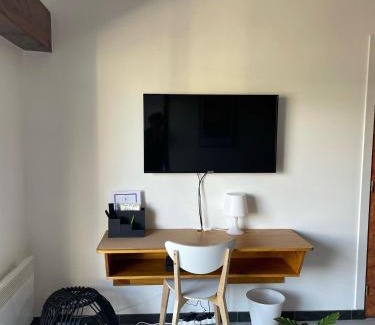 Montgermont Apartment | ROAZHON LODGE