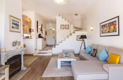 Vale Navio House | Roberts by Interhome