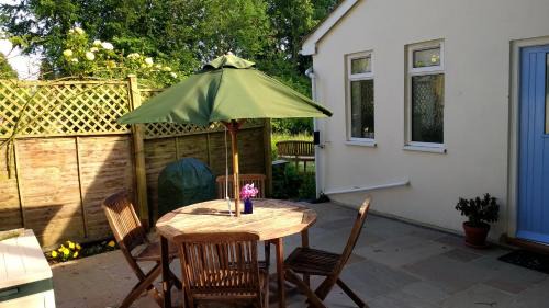 Amesbury Villa | Robin Hill Cottage