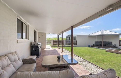 Empire Vale House | Robin's Place - Dog Friendly - Fishing, Relaxing
