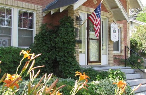 Cody Bed & Breakfast | Robins Nest Bed & Breakfast