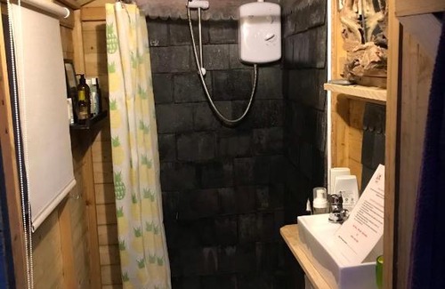 Pantymwyn Apartment | Robins Nest glamping pod North Wales