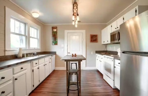 Mobile Cottage | Robinson Bayou's Yellow Door Cottage