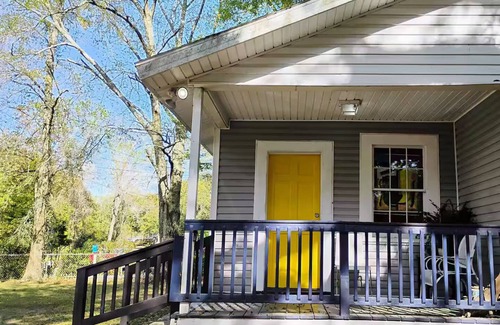 Mobile Cottage | Robinson Bayou's Yellow Door Cottage