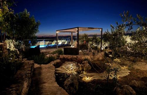 Supetar House | Robinson crusoe style house "MASLINA'