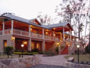 Merimbula House | Robyn's Nest Lakeside Resort