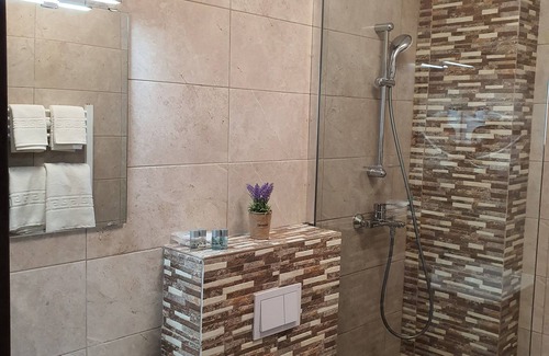 Mamaia-Sat Bed & Breakfast | Roca del Mar