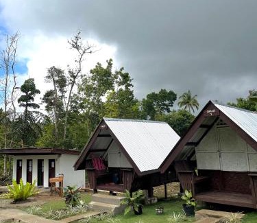 Batuan Hostel | Roca's Homestay Backpackers Chalet