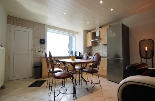 Rochehaut House | Rochehaut Hideaway with Tub