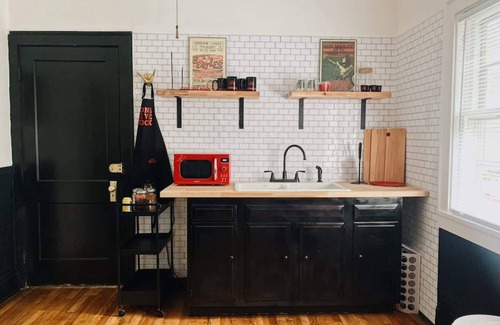 Lakewood Apartment | Rock and Roll House of Fame! 2bed 1bath Central AC