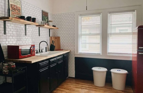 Lakewood Apartment | Rock and Roll House of Fame! 2bed 1bath Central AC