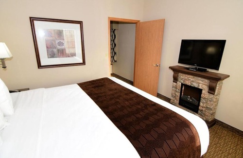 Atlantic Hotel | Rock Island Inn & Suites