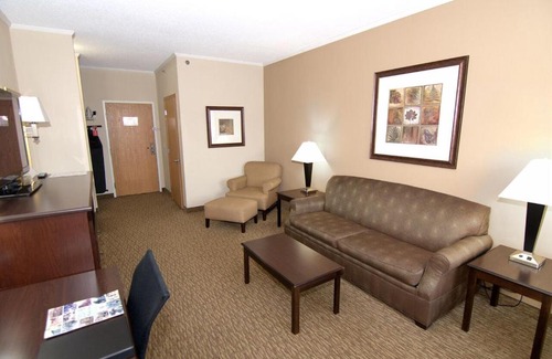 Atlantic Hotel | Rock Island Inn & Suites