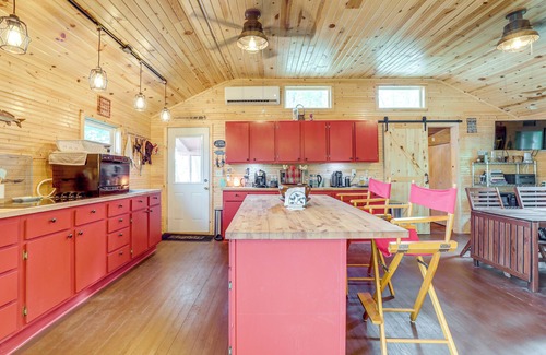 Holcomb Cabin | Rock River Hideaway on Private 5-Acre Island!