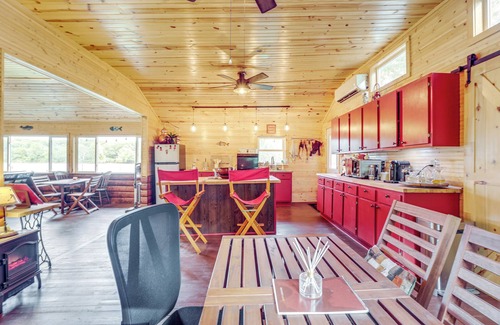 Holcomb Cabin | Rock River Hideaway on Private 5-Acre Island!