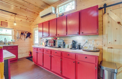 Holcomb Cabin | Rock River Hideaway on Private 5-Acre Island!