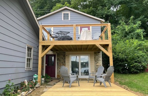 Lake Junaluska Apartment | Rock Wall Retreat-1 min walk to Lake J Assembly-10 min to Waynesville & BR Pkwy