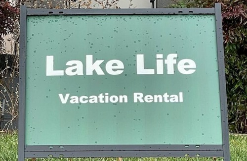 Lake Junaluska Apartment | Rock Wall Retreat-1 min walk to Lake J Assembly-10 min to Waynesville & BR Pkwy