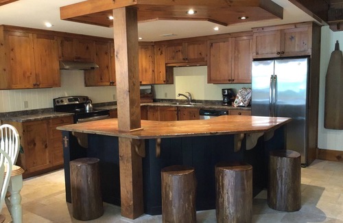 Muskoka Lakes Cottage | Rockcliffe House, Private Guest Suite on Brandy Lake
