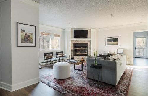 Peak 9 House | Rocker by AvantStay Gorgeous Ski-In Ski-Out Cabin in Heart of Breck
