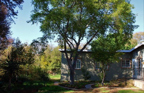 Muldersdrift House | Rockfig Cottage for 2 people with wonderful private terrace in garden!