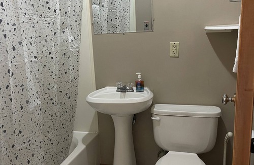 Faulkton House | Rockin' E #2 - clean, updated motel room