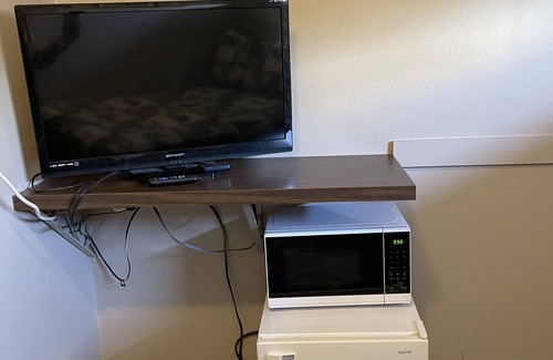 Faulkton Hotel | Rockin' E #3 - clean, updated motel room