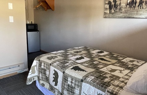 Faulkton Hotel | Rockin' E #4 - clean, updated motel room