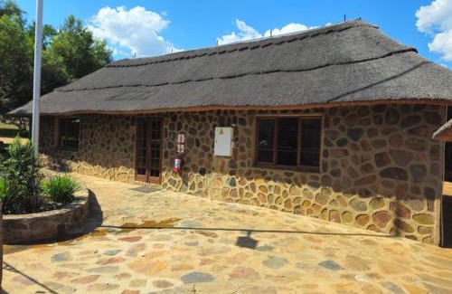 Ramotshere Moiloa Cabin | Rocking Giraffe Bush Lodge