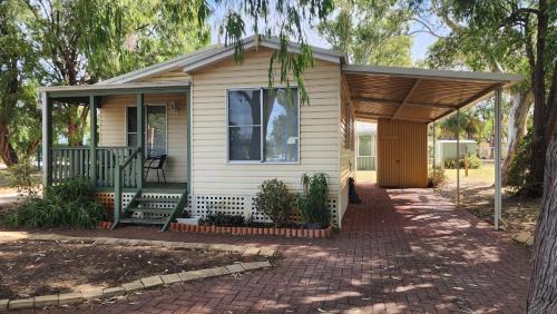 East Rockingham Hotel | Rockingham Holiday Village