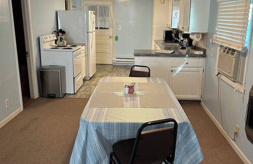 Shipshewana House | Rocks Edge 2-bedroom house w/AC, Free Dock space -Fish Lake in Shipshewana, IN