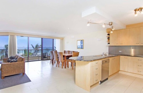 Currumbin Apartment | Rocks Resort 4G - Currumbin Beachfront - Min. 3 night stays!