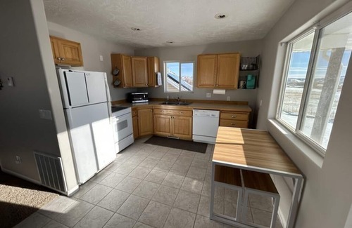 Lapoint Apartment | Rockview - Cozy 2-bedroom apartment with field views in lovely Vernal