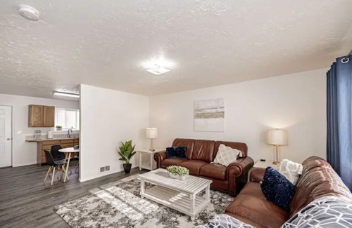 Inkom House | Rockwell Inn 6 | 2 King BD | Beautiful Views | Ski
