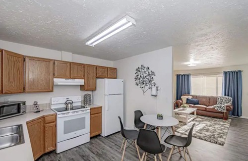 Inkom House | Rockwell Inn 6 | 2 King BD | Beautiful Views | Ski