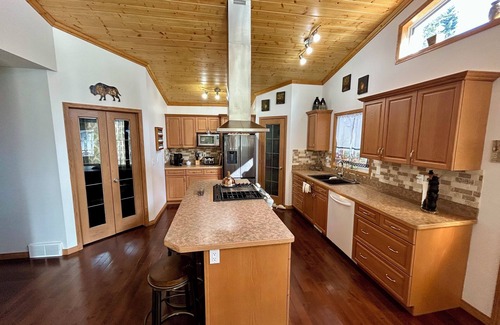 Nordegg Cottage | Rocky Mountain Retreat: Private 2 Acres & Hot Tub