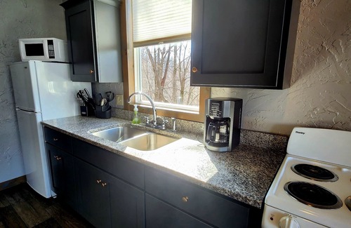 Millersburg Cabin | Rocky Ridge Cabin in Berlin, with hot tub