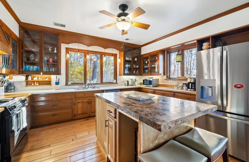 Kabletown Cabin | Rocky Ridge - Cabin w/Hot Tub & Heavenly Views!