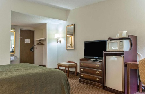 Brookville Hotel | Rodeway Inn Brookville