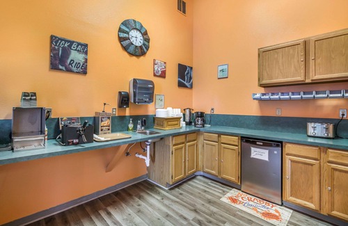 Wibaux Hotel | Rodeway Inn Gateway to Medora T-Roosevelt & Makoshika State Park