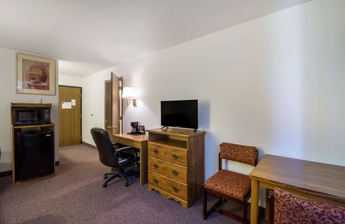 Wibaux Hotel | Rodeway Inn Gateway to Medora T-Roosevelt & Makoshika State Park